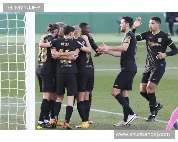 巴塞罗那迎战埃尔切黑猫入场助阵球队争胜 巴塞罗那迎战埃尔切黑猫入场助阵球队争胜